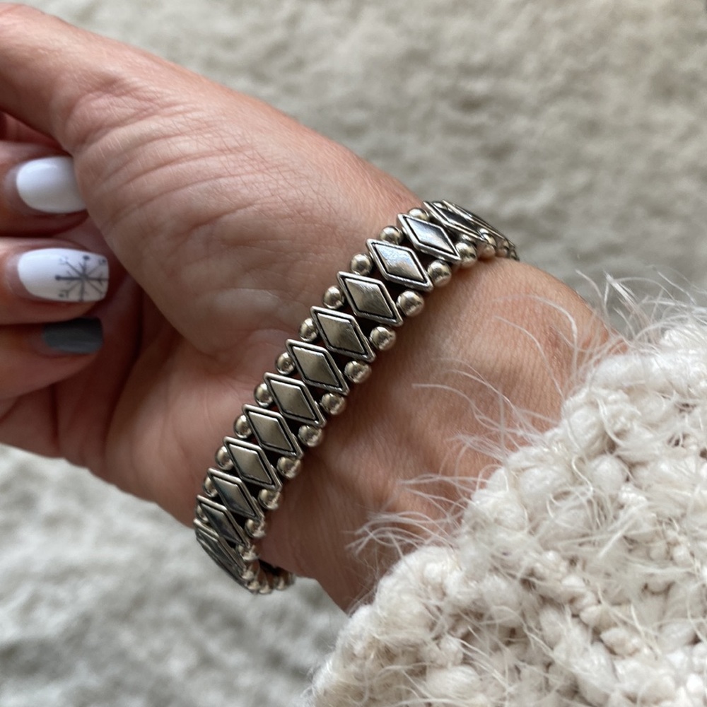Silver stretch bracelet